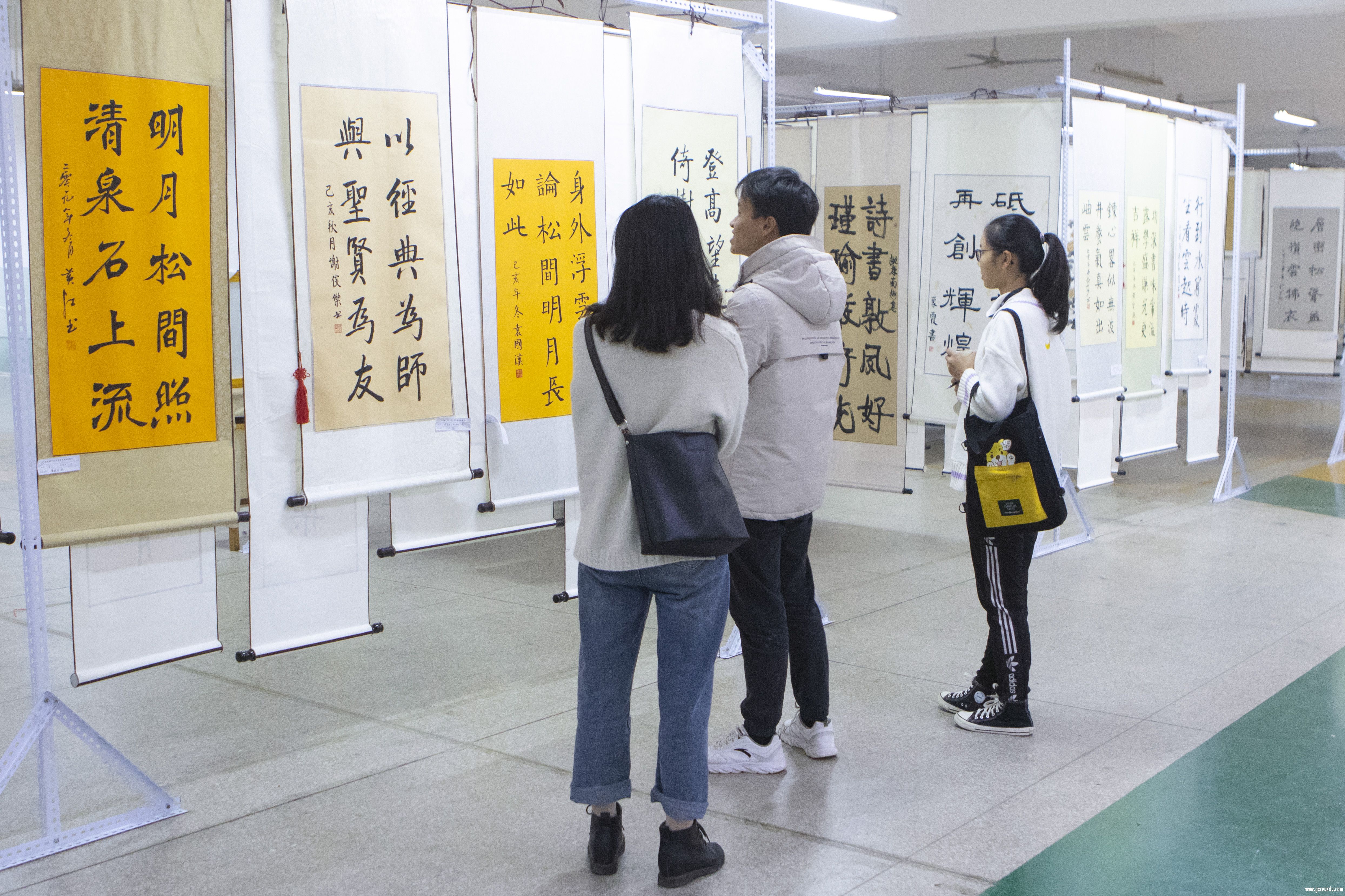 我校艺灵书画协会成功举办书画展