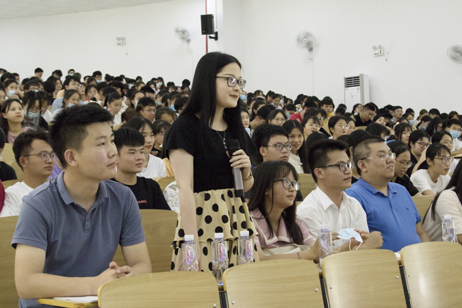 长在新时代，学习新税务，提升新技能——梁绍英副校长到崇左校区主讲财税讲座