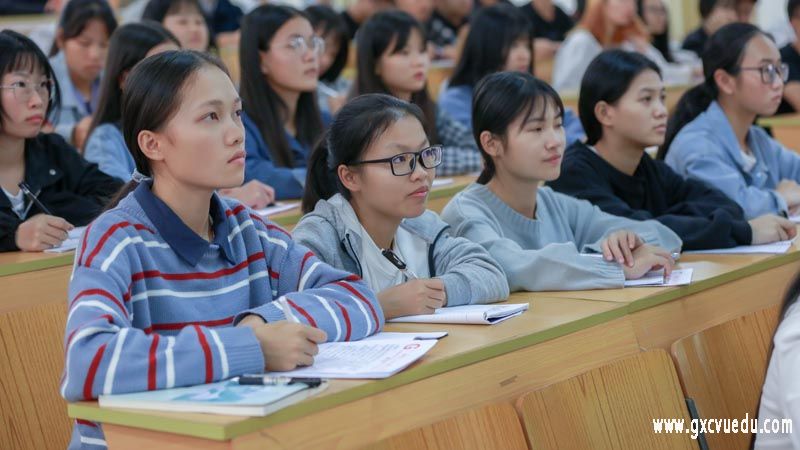 管理学院开展本科课程研修学习班讲座