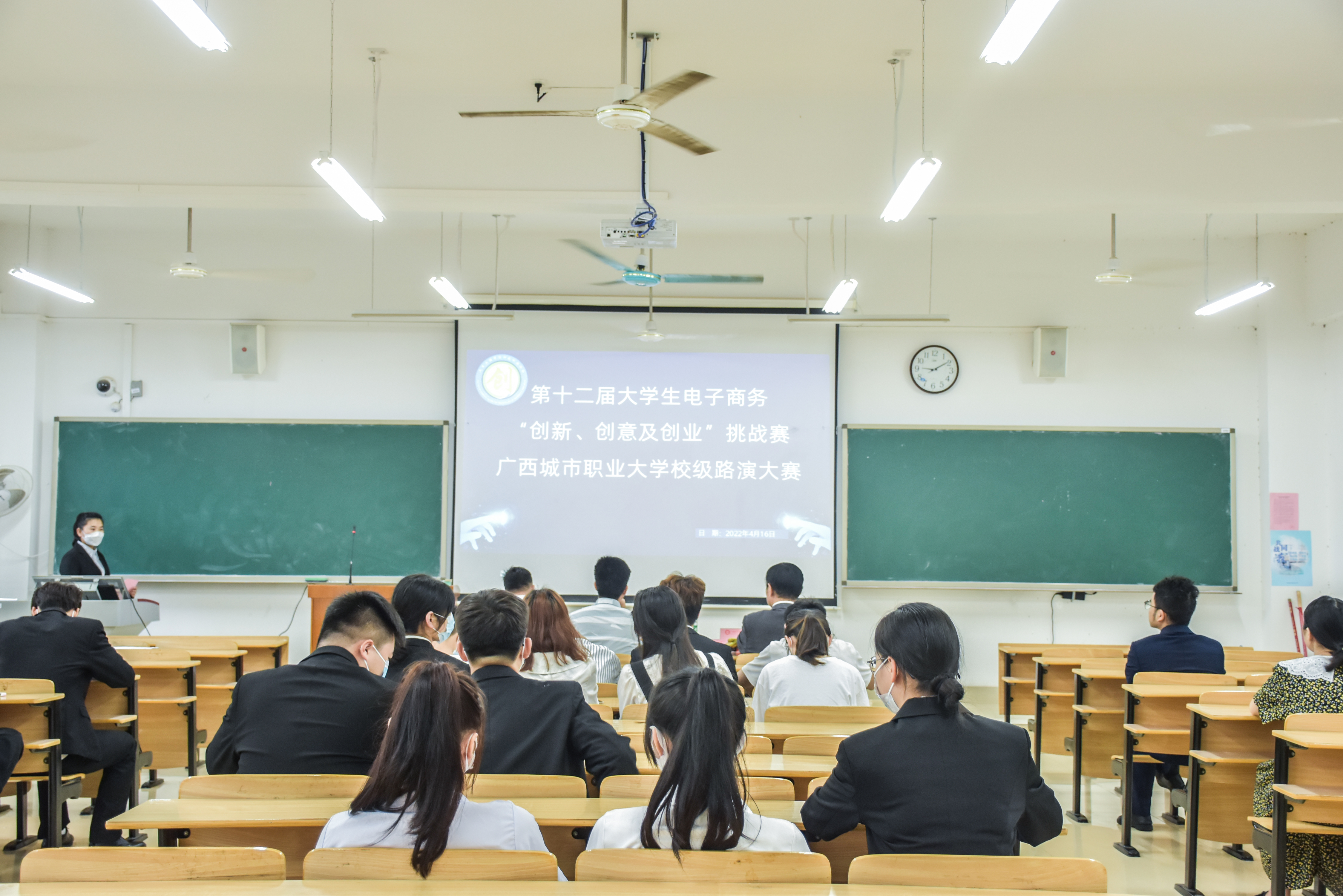 第十二届全国大学生电子商务“创新、创意及创业”挑战赛校级选拔赛圆满结束——15个获奖团队将代表我校参加广西区选拔赛