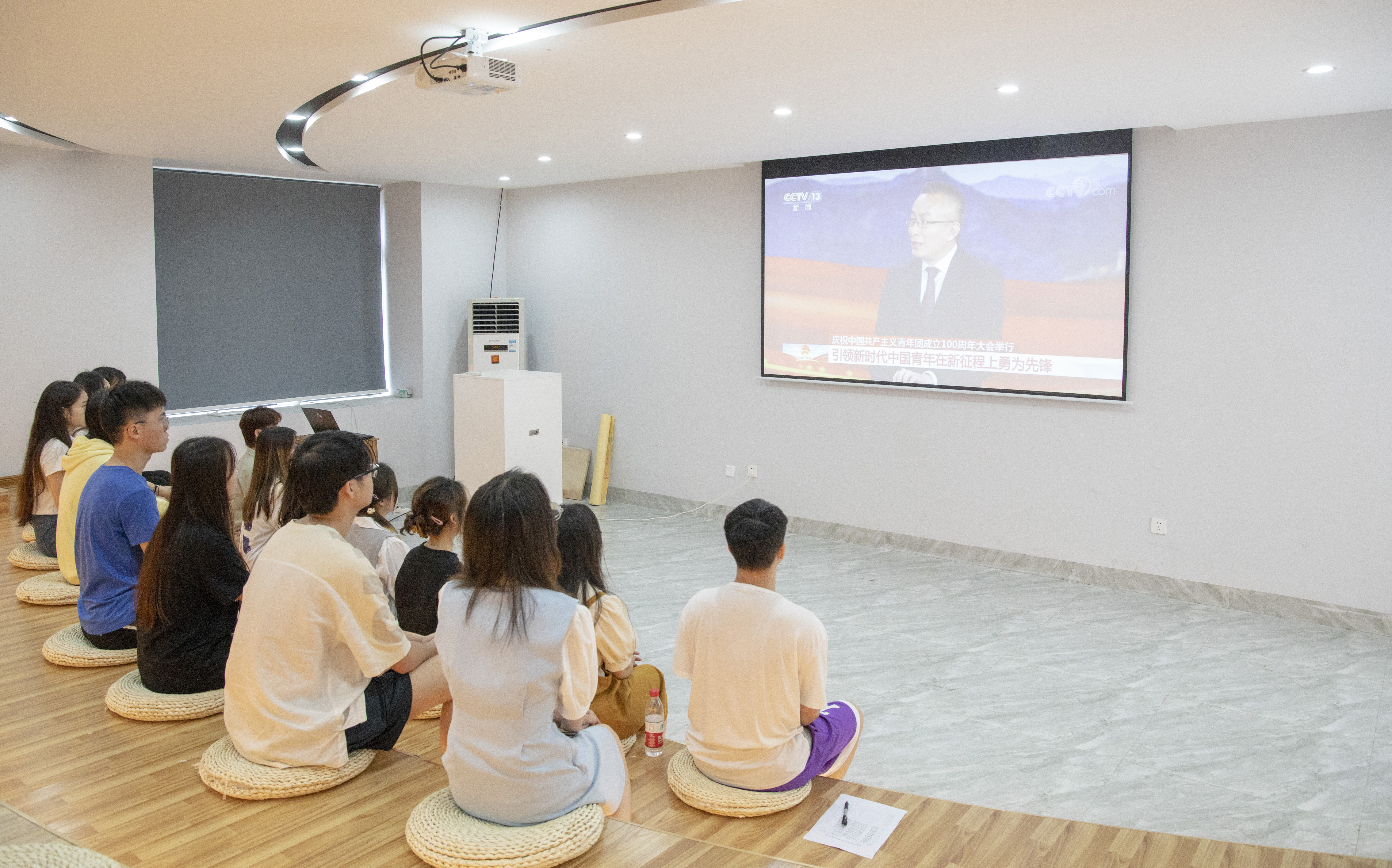 我校师生热议习近平总书记在庆祝中国共产主义青年团 成立100周年大会上的重要讲话