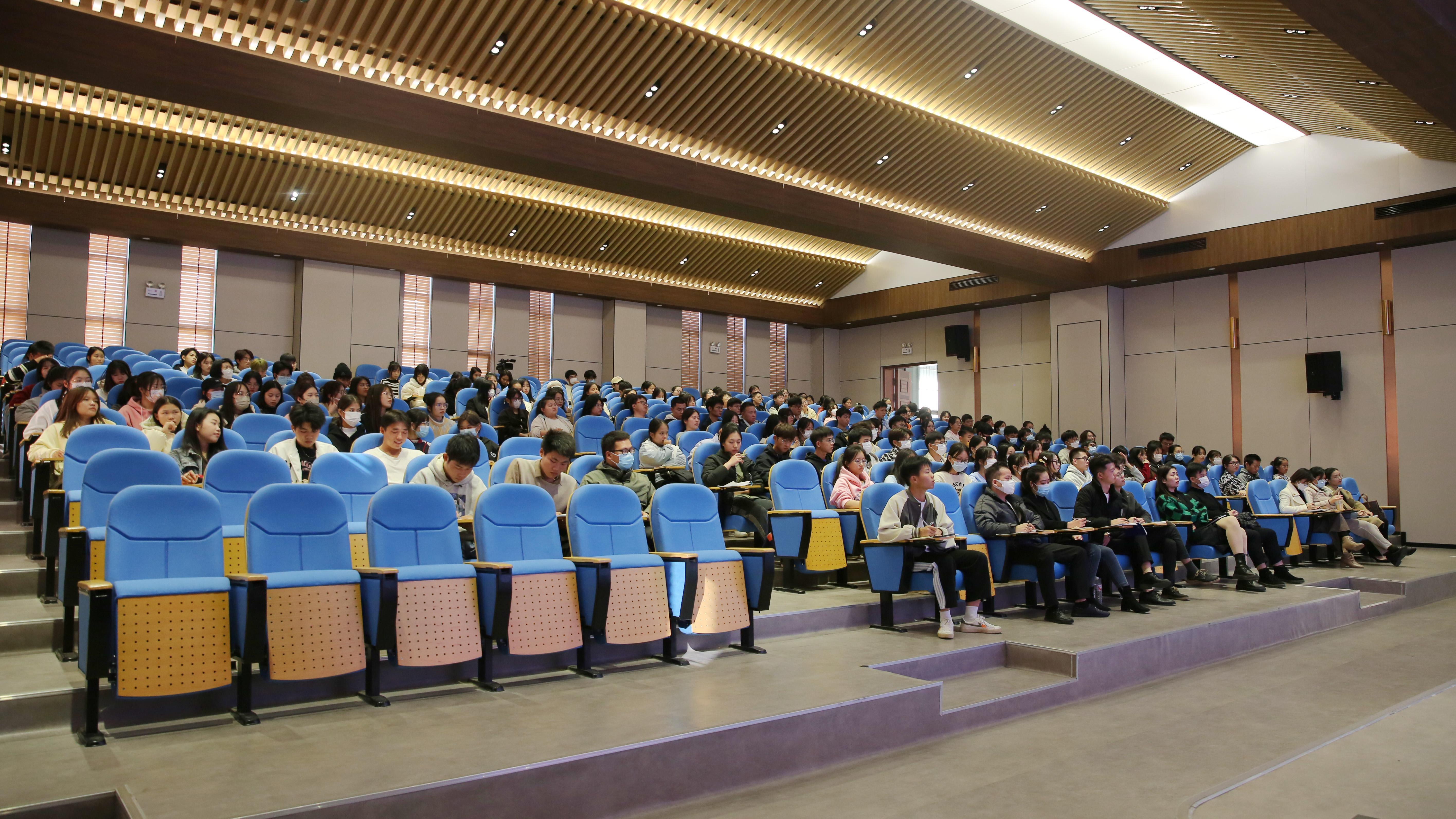 党的二十大精神广西高校学习宣讲报告会在我校开讲