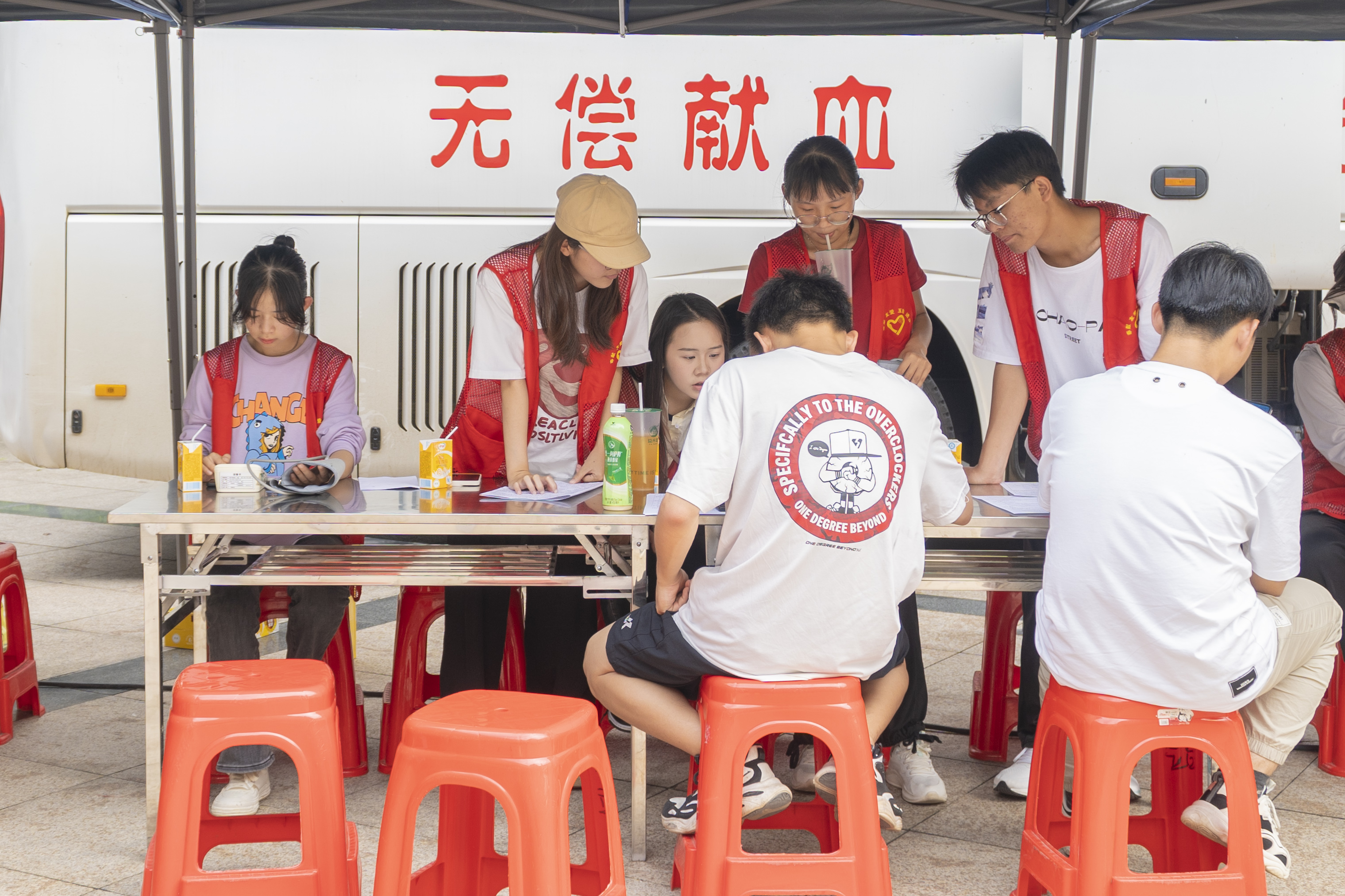 我校“汇聚青春正能量，无偿献血传爱心”主题献血活动 圆满完成